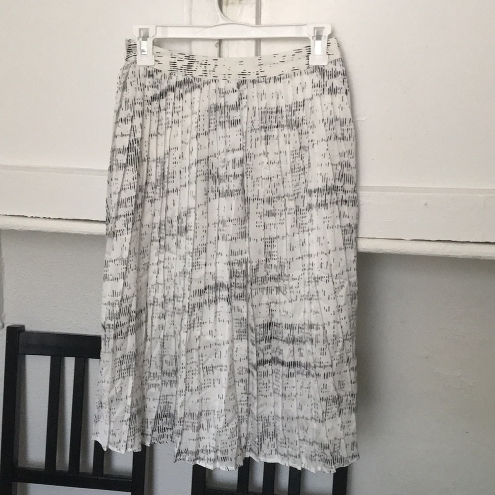 White & Black pleated medium length skirt